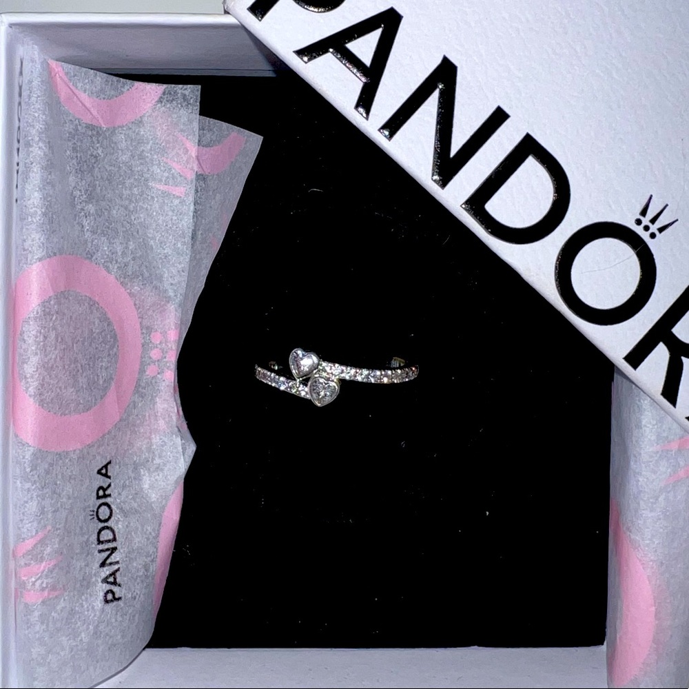 Stunning and brand new Pandora size 9 ring!!